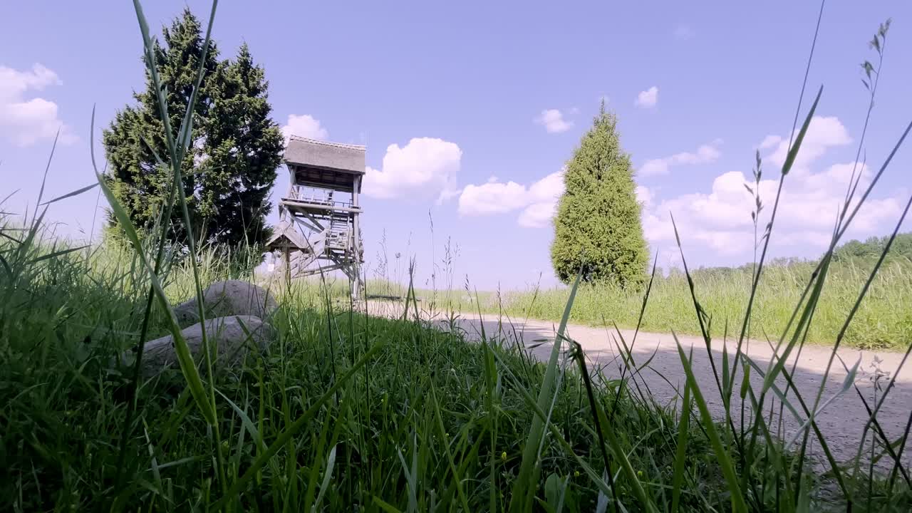 Jurmala, Lettonia - Vista del Sentiero delle Canne del Lago Kaniera nel Parco Nazionale di Kemeri, con palude e numerosi piccoli laghi - Famosa meta escursionistica in Lettonia - Giugno 2022