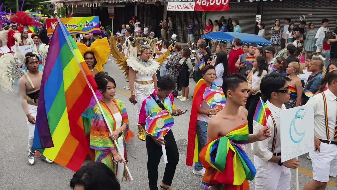 el desfile del orgullo gay de tailandia