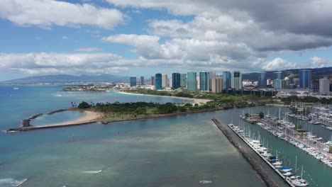 Wide-dolly-aerial-shot-of-Magic-Beach-in-Honolulu,-Hawaii