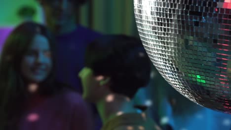 baile de discoteca en un club nocturno