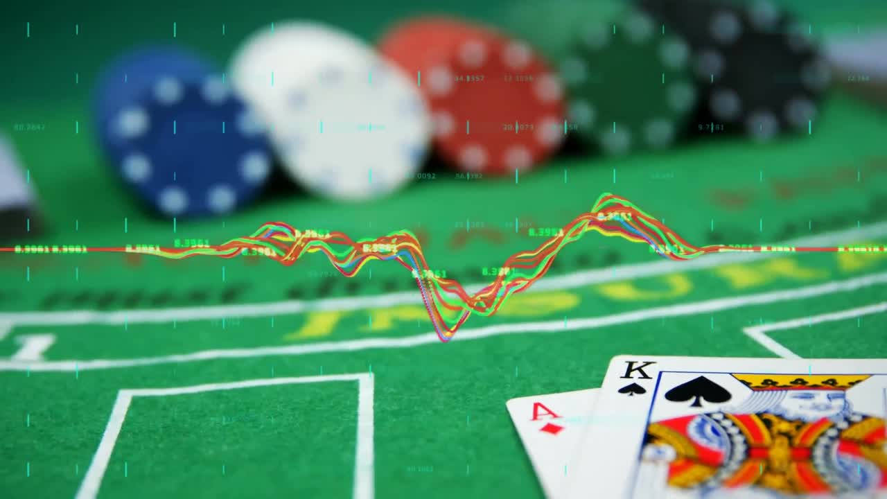 animación del procesamiento de datos financieros sobre cartas de juego y fichas sobre fondo verde