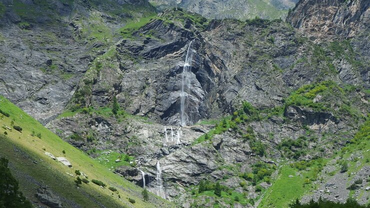 Valbondione, Bergamo, Italia. Le Cascate del Serio durante il periodo estivo con la portata minima d'acqua. La cascata più alta d'Italia