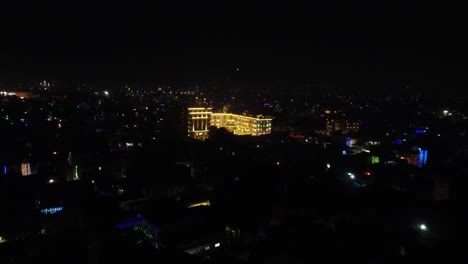 patna의 patna sahib 교외 지역에 있는 유명한 gurdwara bal leela maini sangat의 드론 샷은 takht sri harmandir sahib에 가까운 좁은 차선에서 fath chand maini 왕이 살았던 집을 표시합니다.