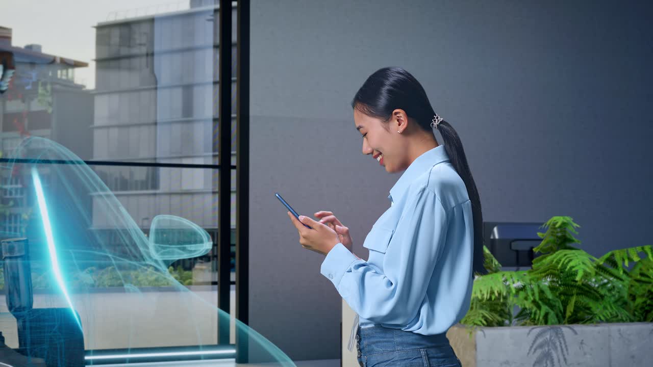 사무실에서 스마트폰을 사용하는 여성