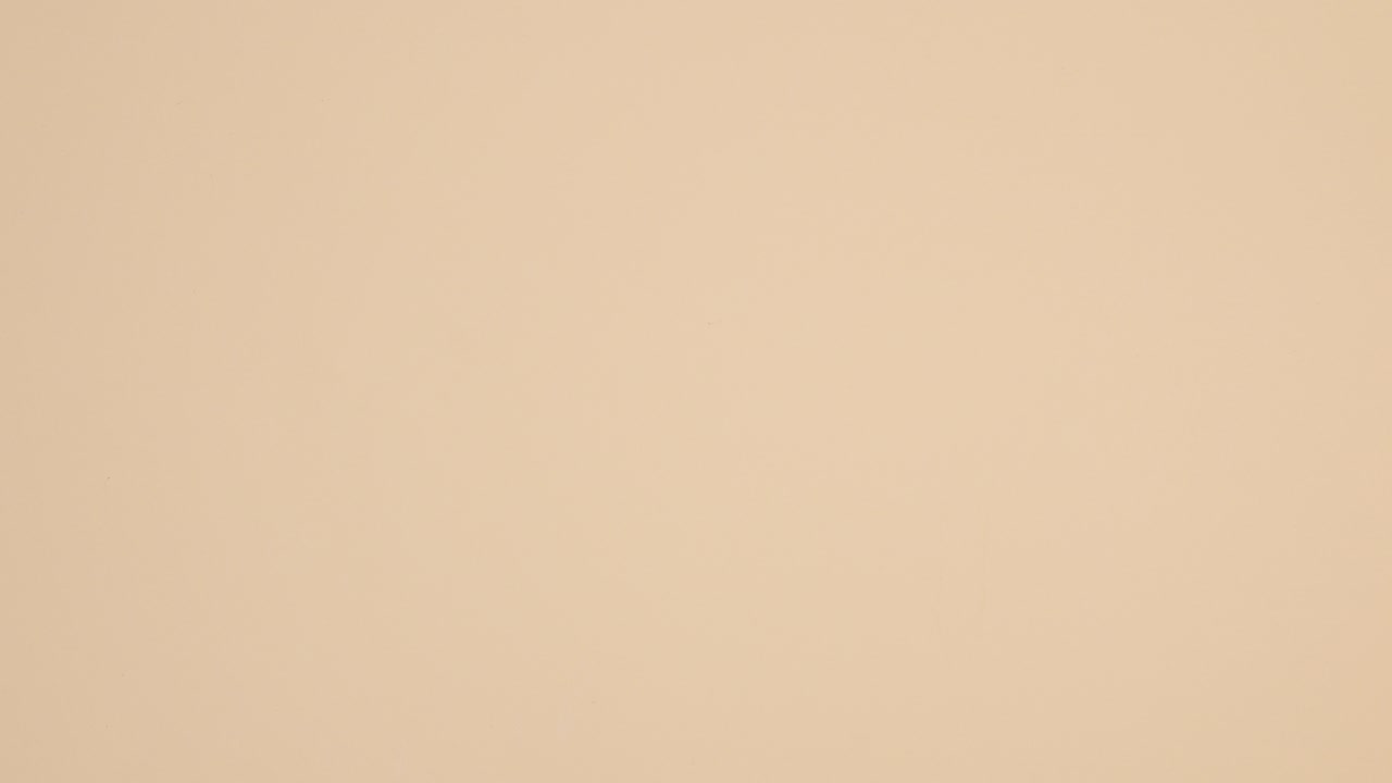 el cuidado de la piel, el spa y los productos de belleza aparecen sobre un fondo beige.