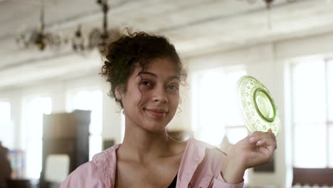 femme afro-américaine dans un magasin