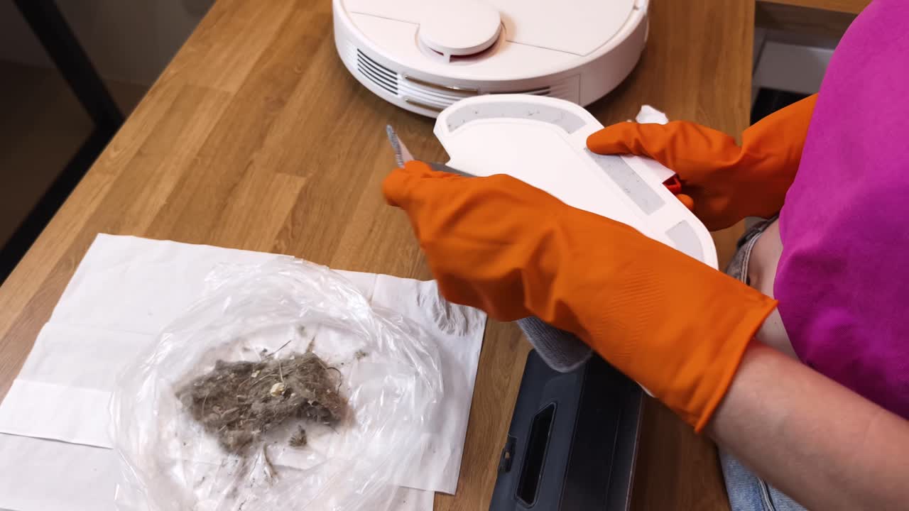 Cleaning a robot vacuum