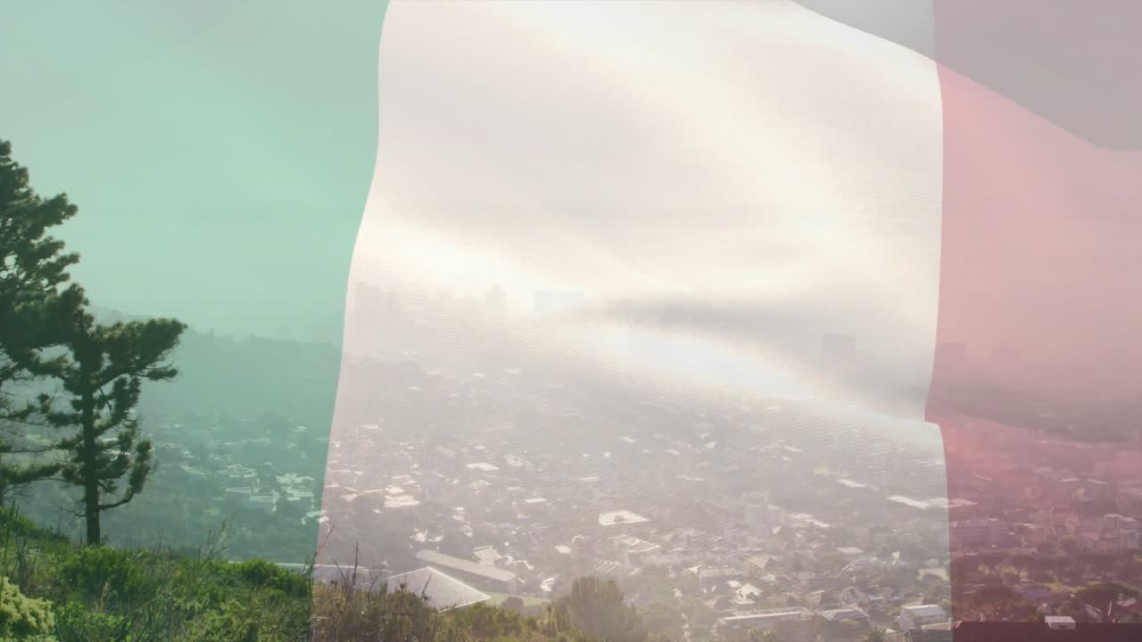 Bandiera verde-bianco-rossa che sventola su una collina, brezza che crea increspature mentre rivela una città velata.