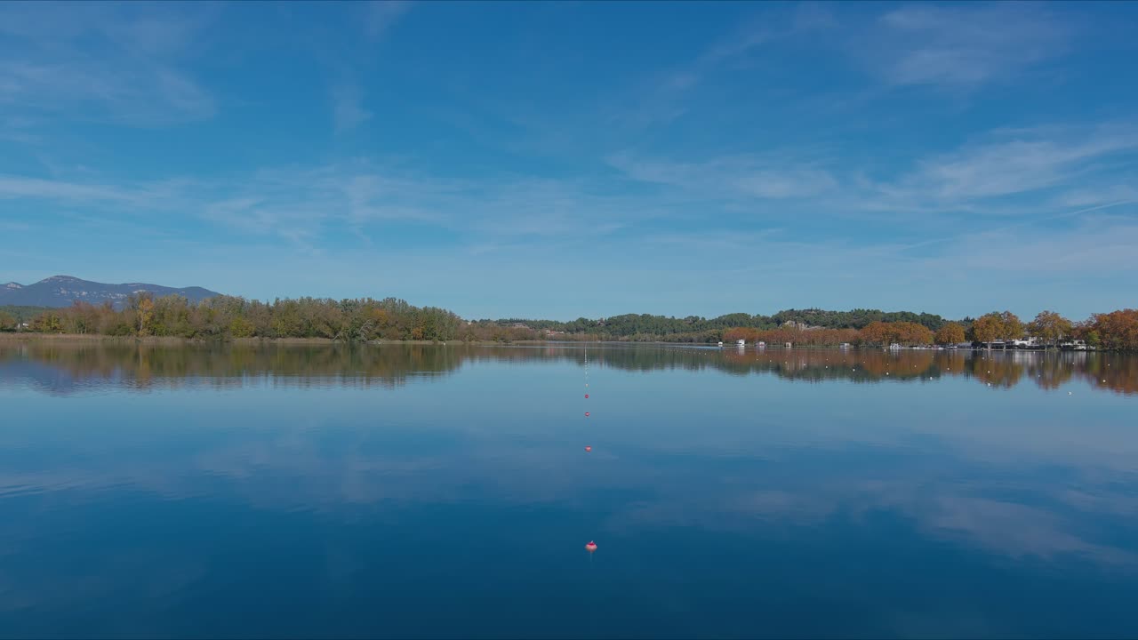바니올스 호수에서 보이로 구분된 노선은 rowing 스포츠를 연습하기 위해