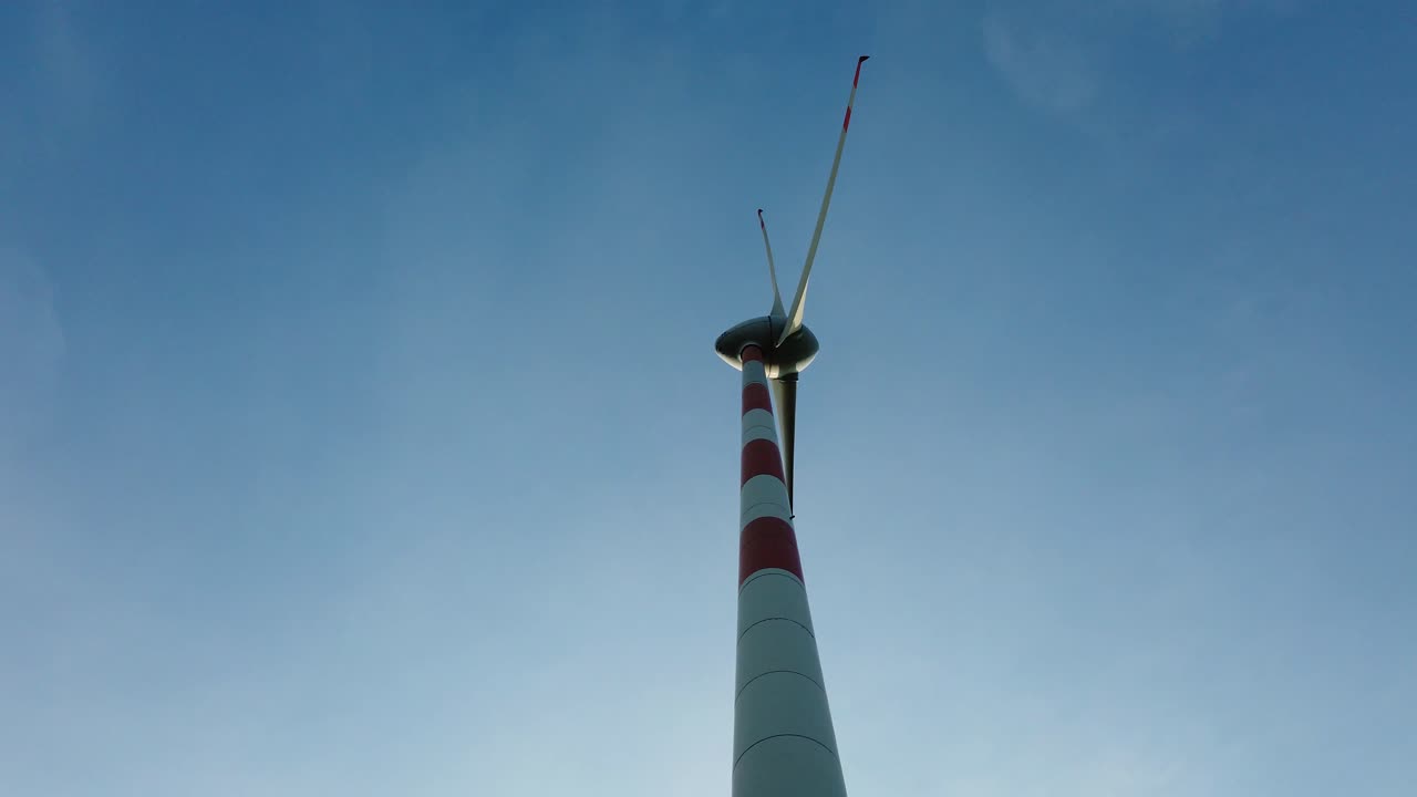 인도 풍력 발전소의 풍차, 자연 재생 에너지, 가정에 전력을 공급하는 청정 및 녹색 에너지 - 프레젠테이션용 영상