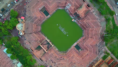 Husainabad-Uhrturm-Und-Bada-Imambara-Indien-Architekturansicht-Von-Der-Drohne