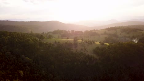 Lamington-Nationalpark-Sonnenuntergang-über-Hügeln-In-Australien