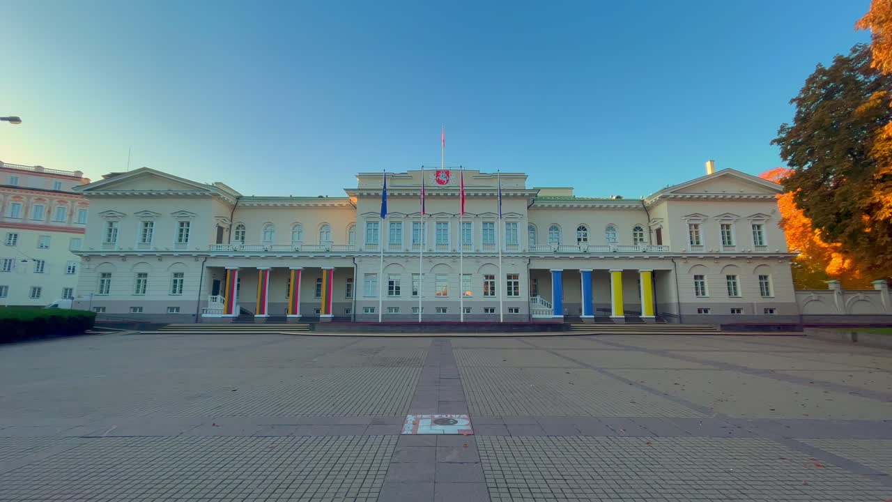 리투아니아 빌니우스 의 대통령 궁전 에 리투아니아 와 우크라이나 의 국기  ⁇ 발 이 새벽 에