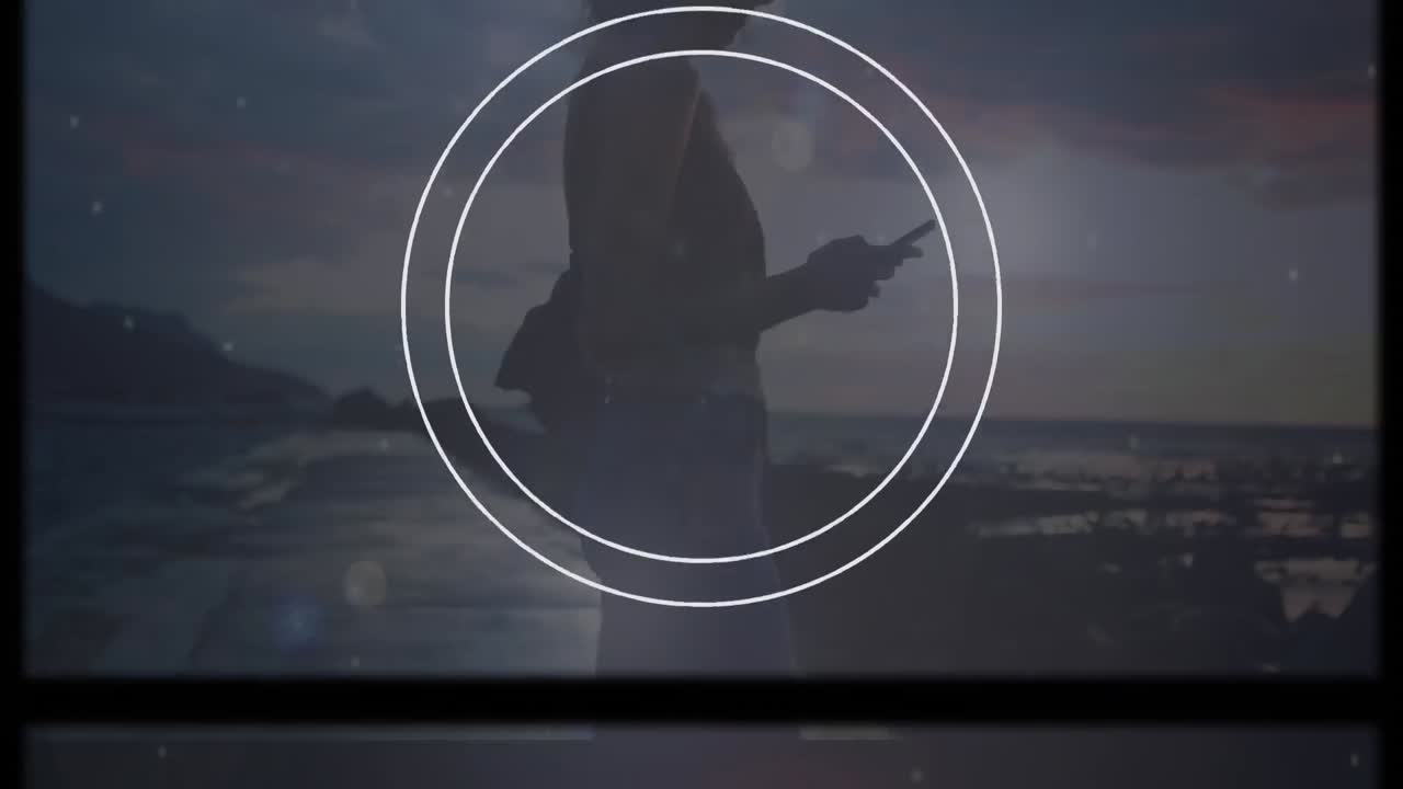 animación de pantallas en movimiento sobre una mujer usando un teléfono inteligente