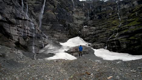 Young-traveler-at-lookout-to-spectacular-scenery-of-waterfalls