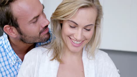 Close-up-of-smiling-couple