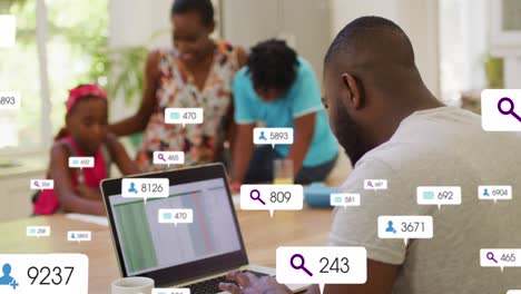 empresario afroamericano usando una computadora portátil mientras la familia está en el fondo, iconos de seguidores crecientes
