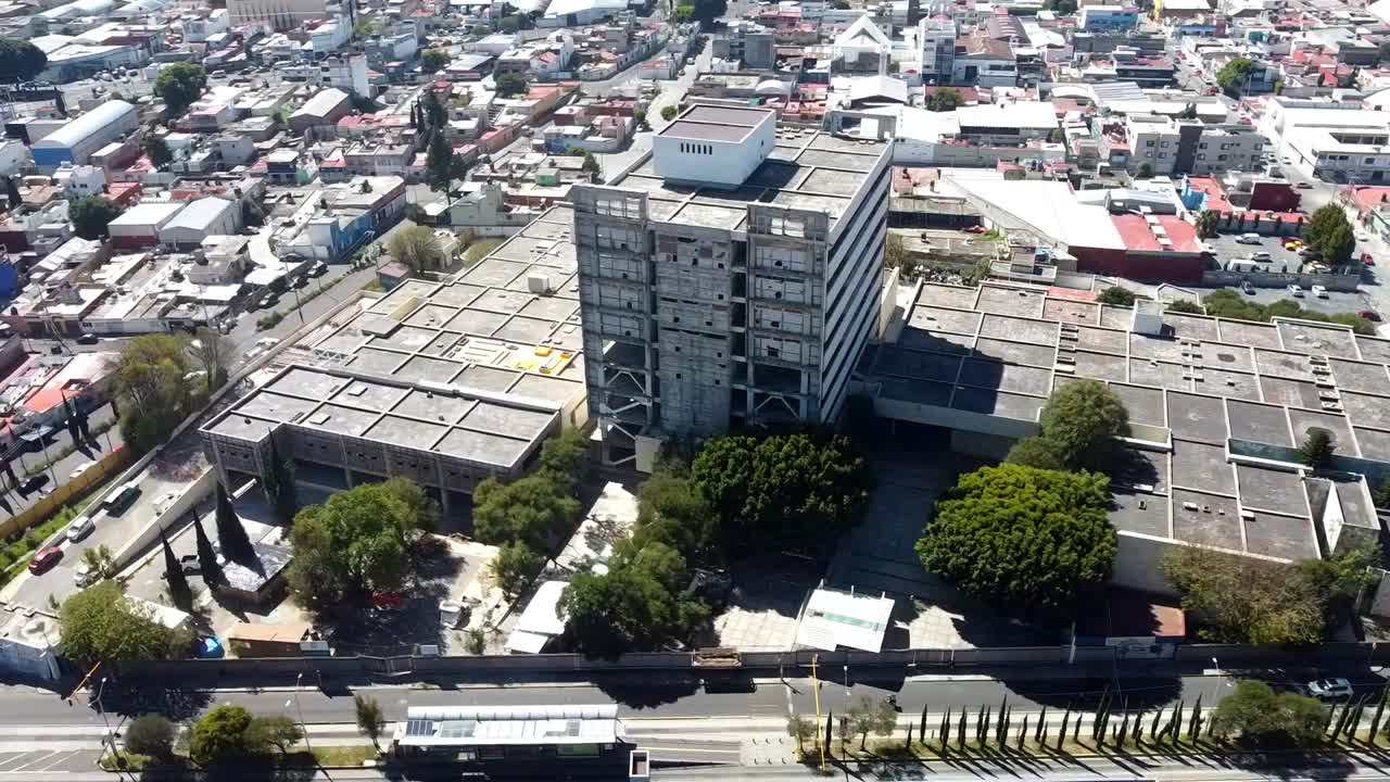 demolición de edificios públicos en la ciudad