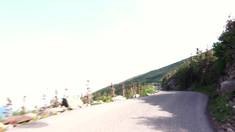 The-nicely-paved-motorway-going-up-Mount-Washington