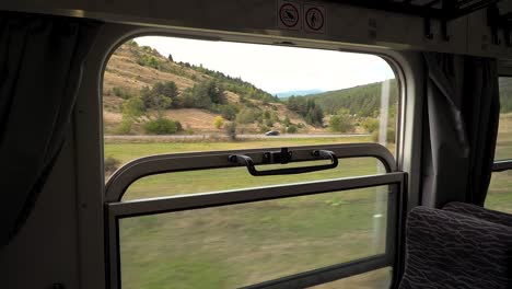 el tren de vía estrecha de rodope en su camino a través de las montañas de rodope