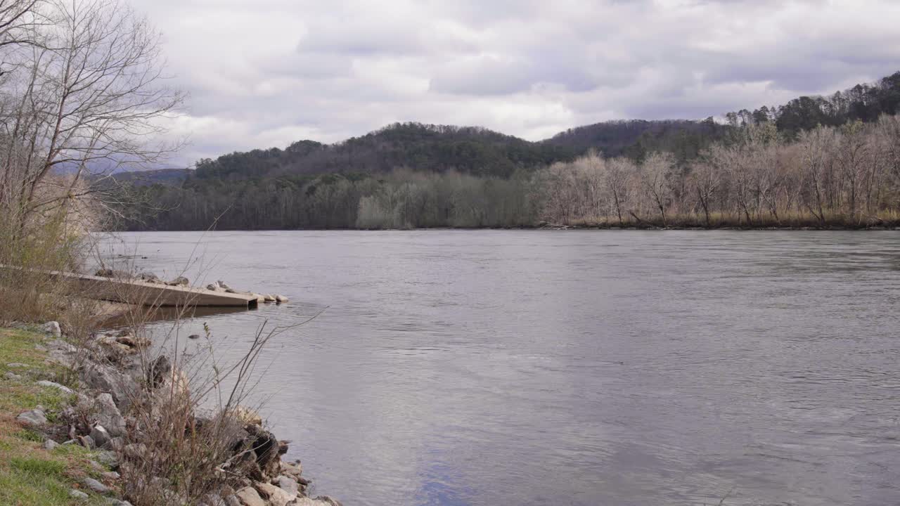 Wide shot of Lake Tellico in Tennessee.