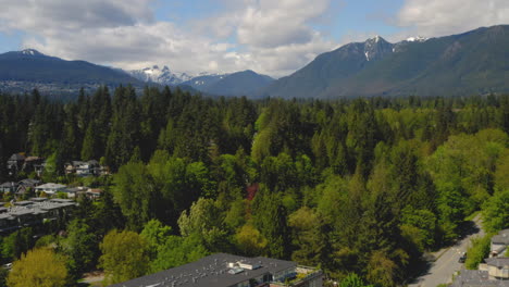 Picturesque-aerial-view-of-a-mountainside-community-in-beautiful-North-Vancouver,-Canada