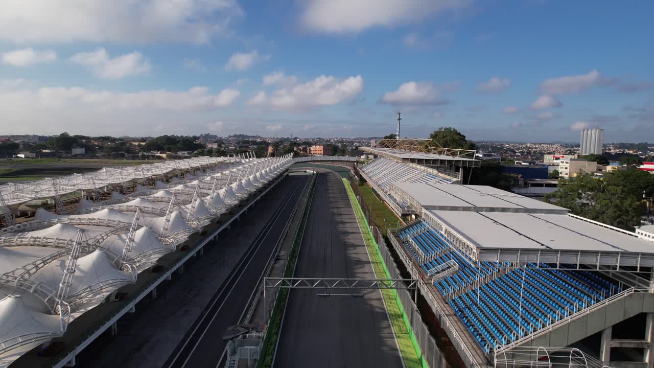 vista aérea de la pista de carreras en el circuito de interlagos en brasil