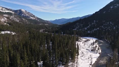 Beautiful-scenic-view-of-evergreen-forest,-river,-and-snow-capped-mountains-in-Cle-Elum-on-a-peaceful-day-in-Washington-State