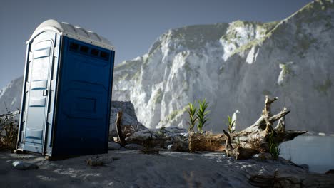 Tragbare-Mobile-Toilette-Am-Strand.-Chemie-WC-Kabine