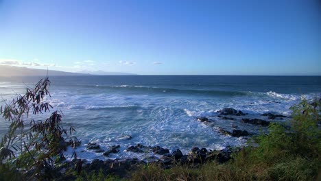 Hawaii-Ocean-Cliff-Surfers-Goldene-Stunde-Zeitlupe