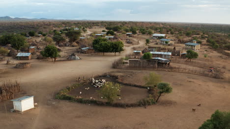 Karo-Tribe-Community-With-Animal-Farming-In-Omo-Valley,-Ethiopia