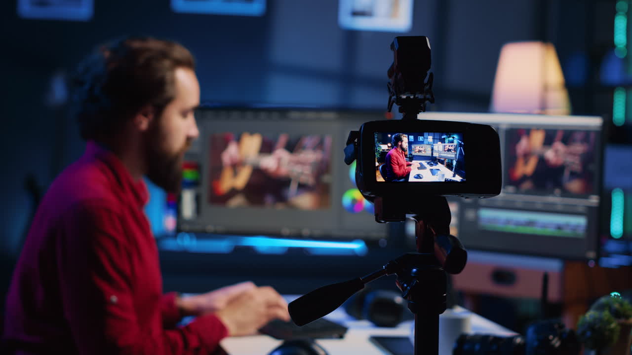 equipo de cámara profesional utilizado por el videógrafo en el estudio creativo