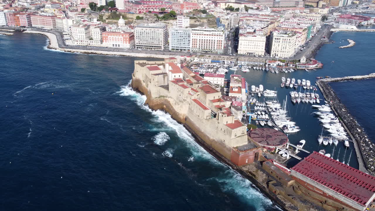 오보 성과 나폴리 시내 풍경, 이탈리아 해안