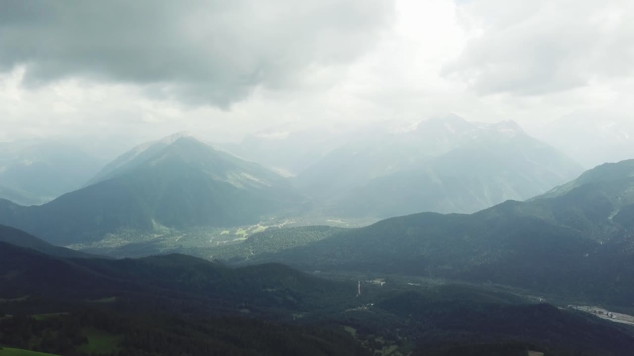 vista panorámica del valle de las montañas