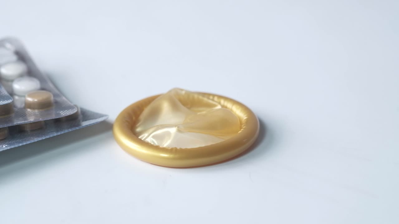 condón y píldoras anticonceptivas: anticoncepción y prácticas sexuales seguras