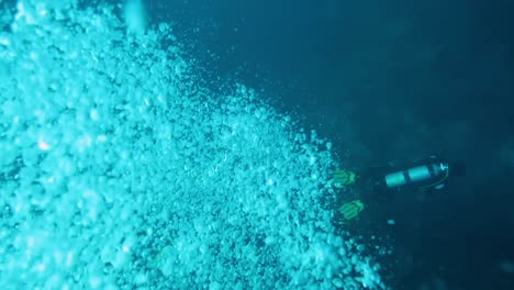 Air-Bubbles-Under-Water-scuba-divers-from-above