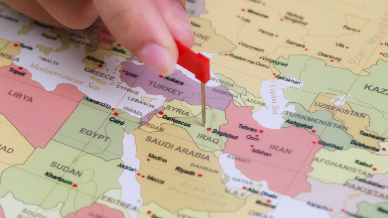 A detailed look at Iraq's geography and its neighbors perfect for travelers and geography enthusiasts