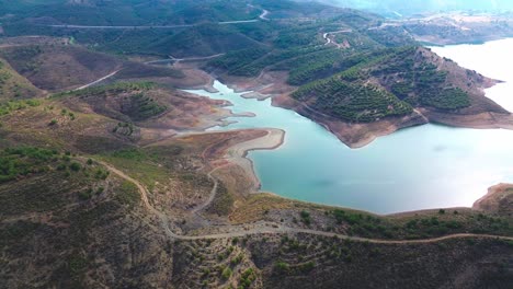 Vista-Aérea-Del-Río-Dragón-Azul,-Portugal,-4k