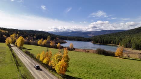 Serenidad-Otoñal:-Lagos-Mctaggart-Y-La-Tranquila-Belleza-De-Dunn-Lake-Rd