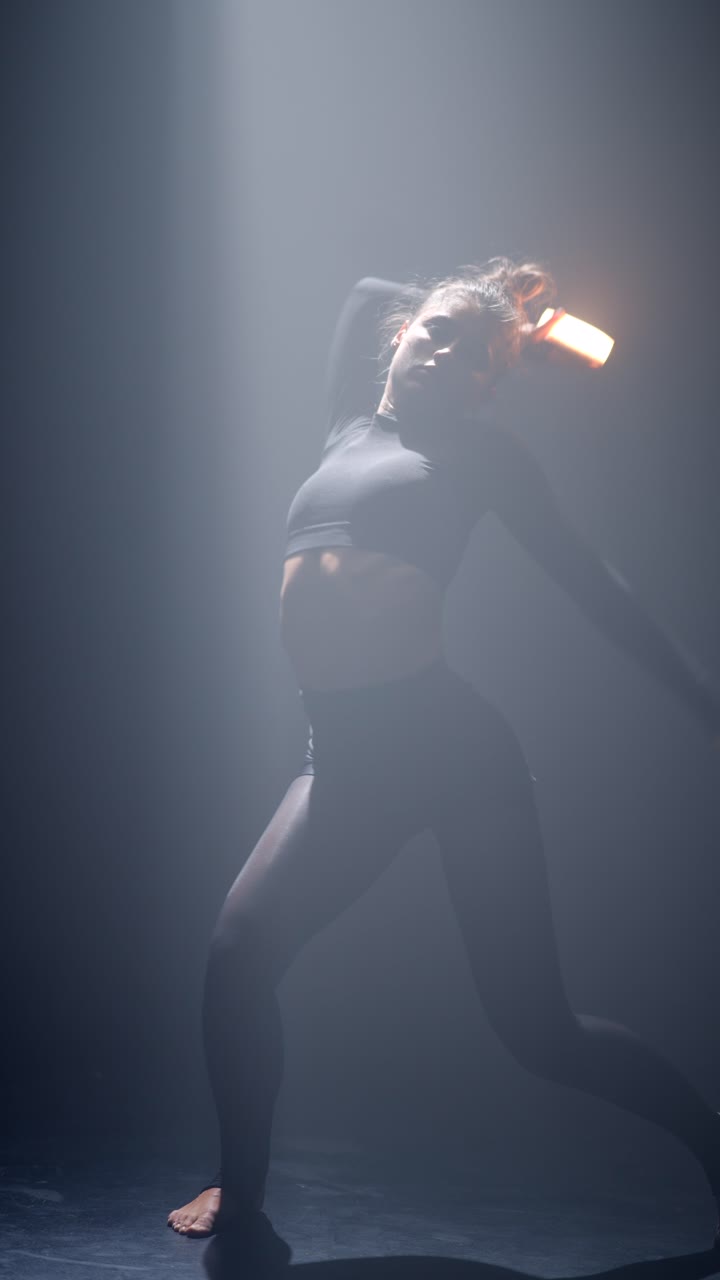 actuación de danza contemporánea en el estudio