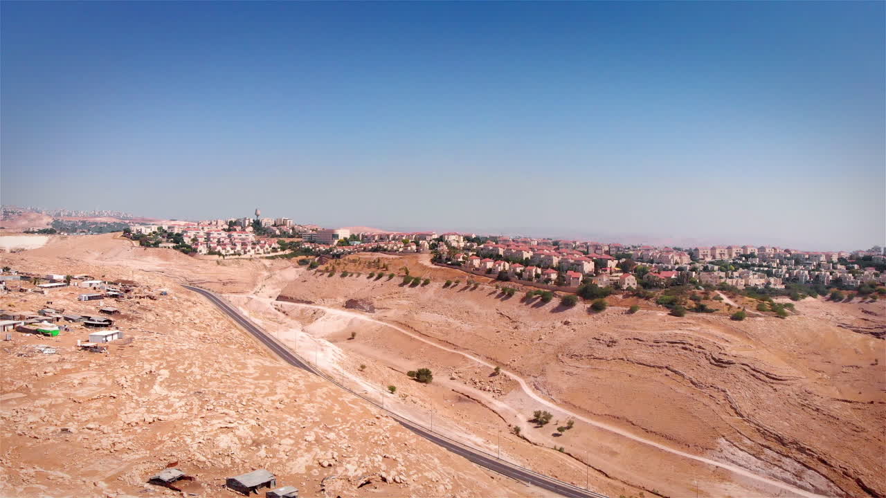Campo beduino vicino alla città israeliana di Ma'aleh Adumim, vista aerea