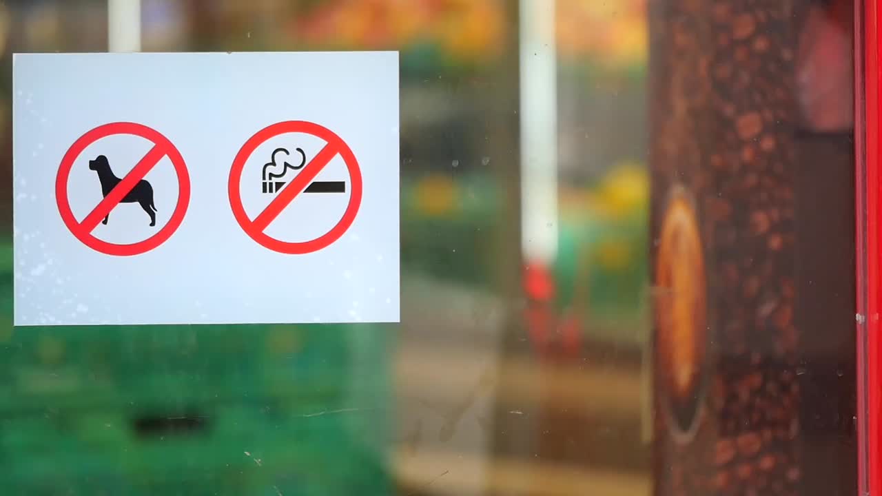 No dogs and no smoking sign