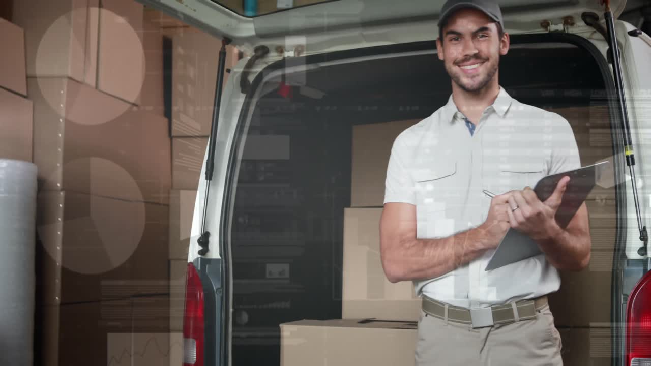 animación del procesamiento de datos sobre el hombre empacando cajas en el coche
