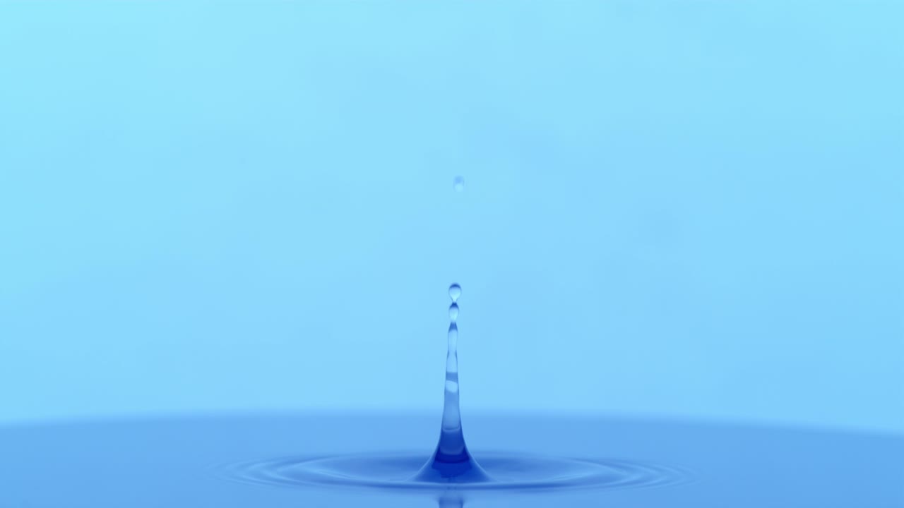 gota de agua en cámara lenta