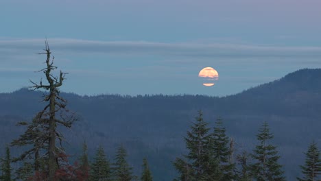 close up of the harvest supermoon rising over the cascade mountains in southern oregon