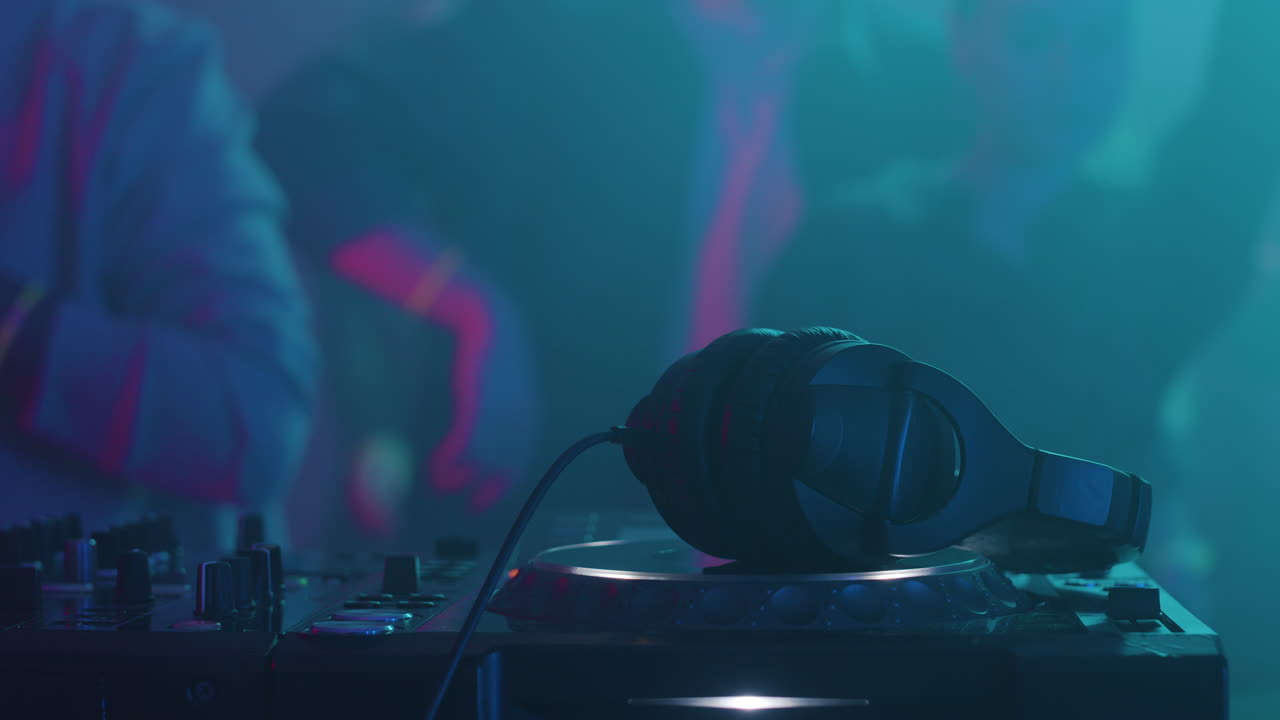 auriculares en el mezclador