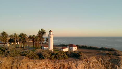 Imágenes-Aéreas-Del-Faro-En-Palos-Verdes,-California