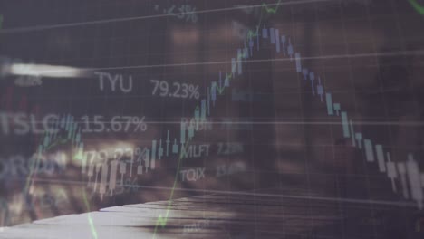 анимация обработки данных фондового рынка в сравнении с временным промежутком людей, идущих пешком.