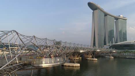 marina bay sands and pedestrian bridge in singapore