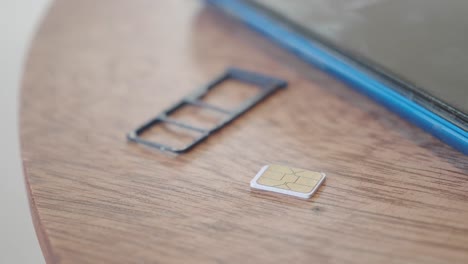 sim card installation/removal